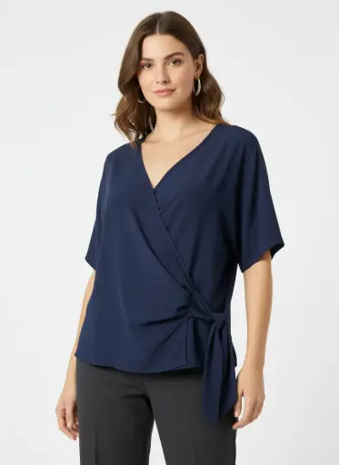 CHANDAIL BLEU MARINE AVEC ATTACHE MOEUD AU DEVANT